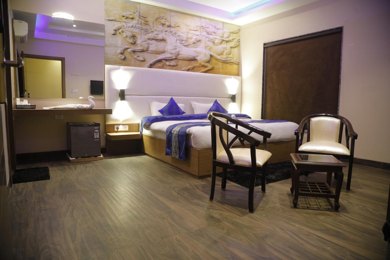 Hotel The Mansion , Mathura Ngoại thất bức ảnh